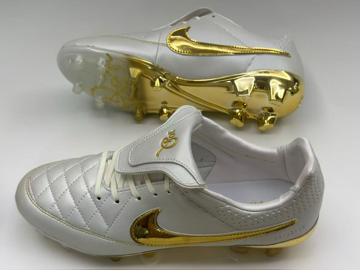 Nike Tiempo R10